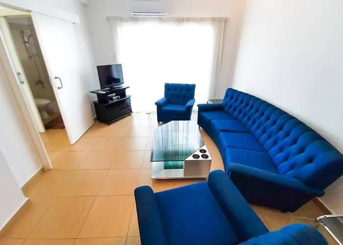 Off Course Seaview Ларнака