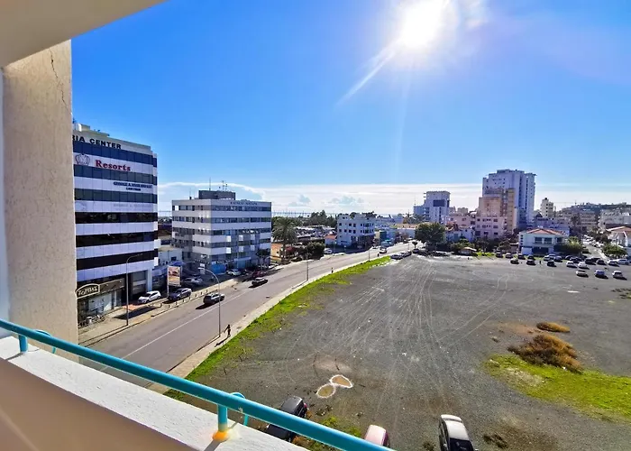 Апартаменты Off Course Seaview Ларнака